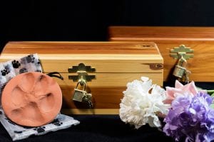 we have several choices of pet cremation keepsakes