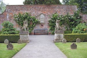 How a Pet Cemetery Can Help Grieving Pet Owners